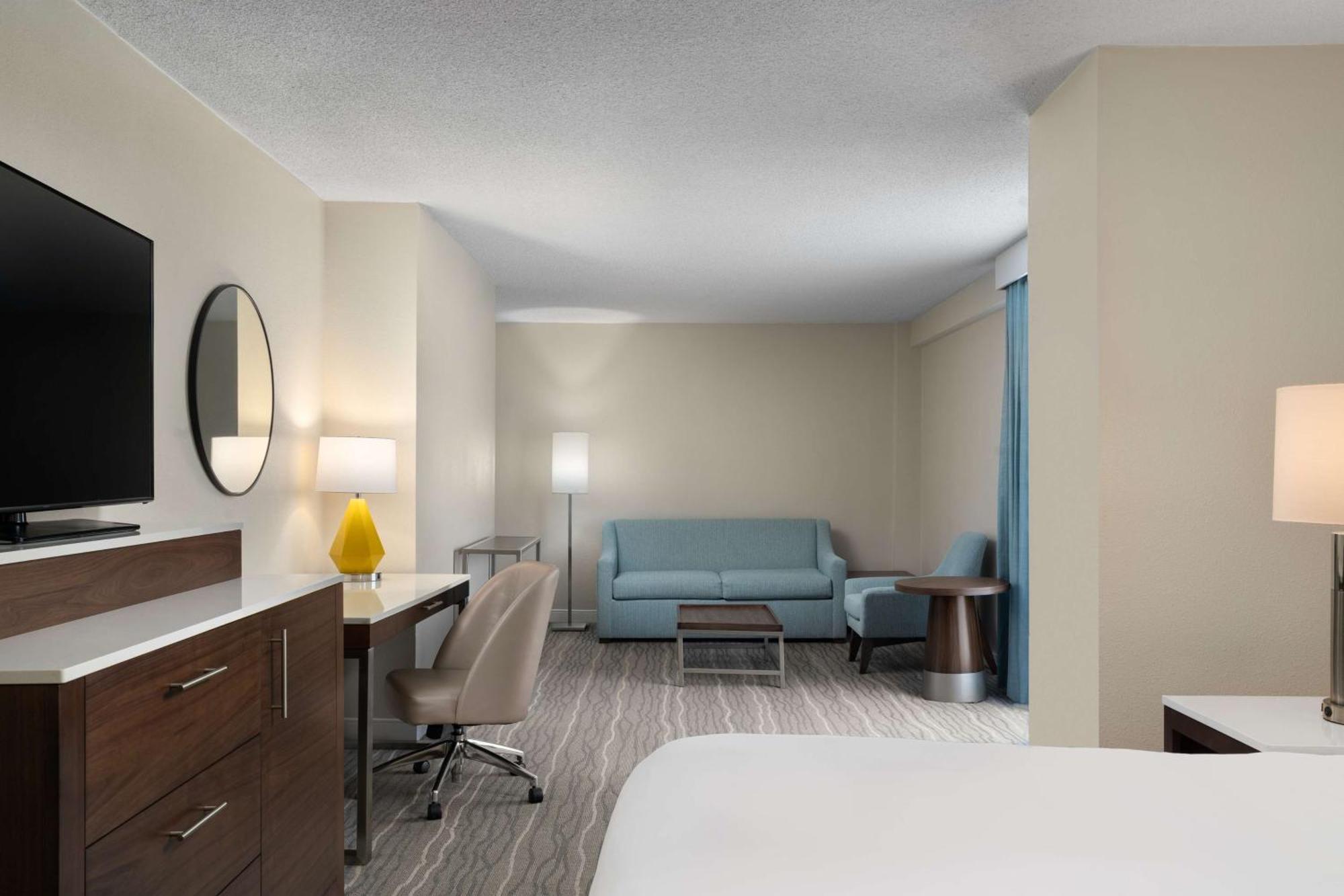 Doubletree By Hilton Norfolk Airport Hotel Exterior photo
