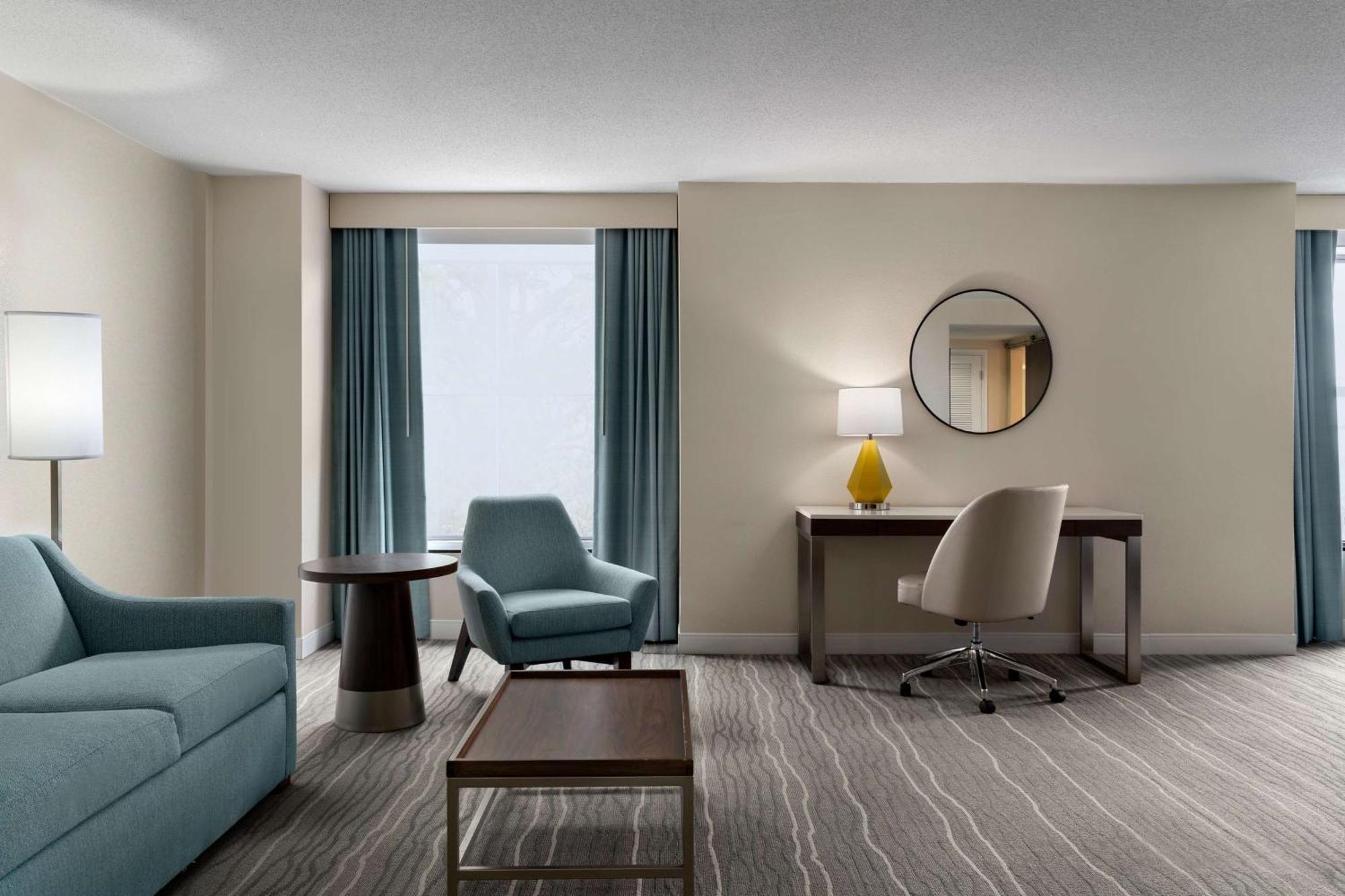 Doubletree By Hilton Norfolk Airport Hotel Exterior photo