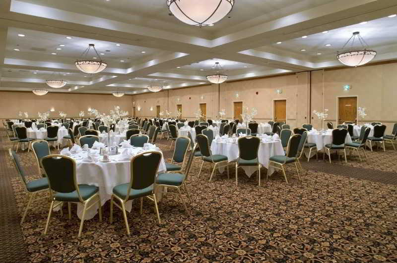 Doubletree By Hilton Norfolk Airport Hotel Restaurant photo