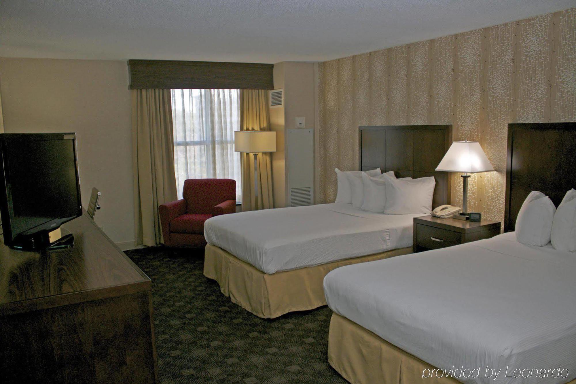 Doubletree By Hilton Norfolk Airport Hotel Exterior photo