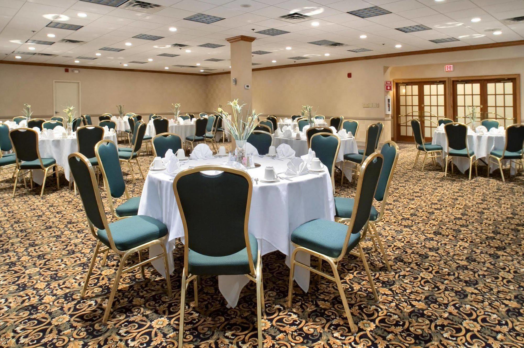 Doubletree By Hilton Norfolk Airport Hotel Restaurant photo