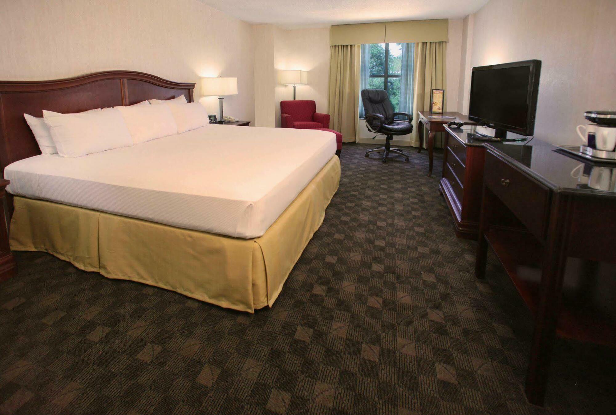 Doubletree By Hilton Norfolk Airport Hotel Exterior photo
